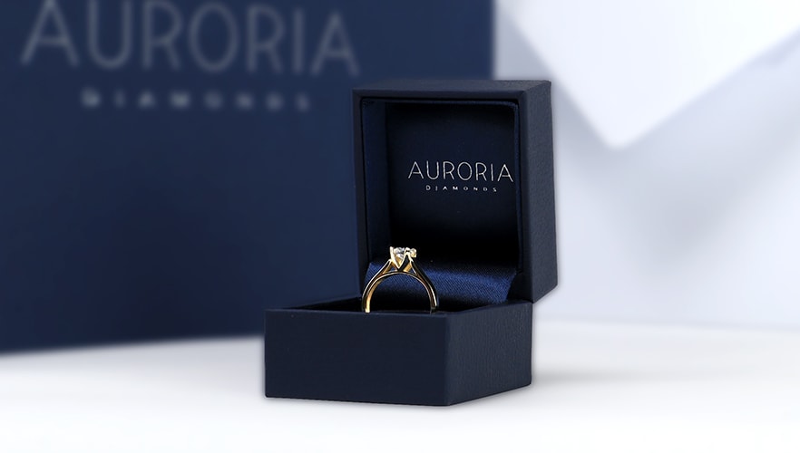 Pierścionek zaręczynowy w pudełeczku Auroria